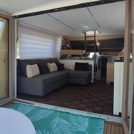 Botel Bateau White Pearl , Plusieurs Endroits Possibles Dinant Floreffe A Verifier Avec La Proprio *