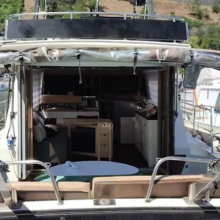 Bateau White Pearl , Plusieurs Endroits Possibles Dinant Floreffe A Verifier Avec La Proprio * Namur